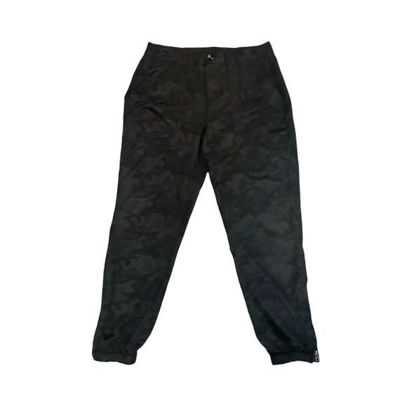 NWT Liverpool Crop Utility Pant with Zip, Black Camo - Picture 1 of 8